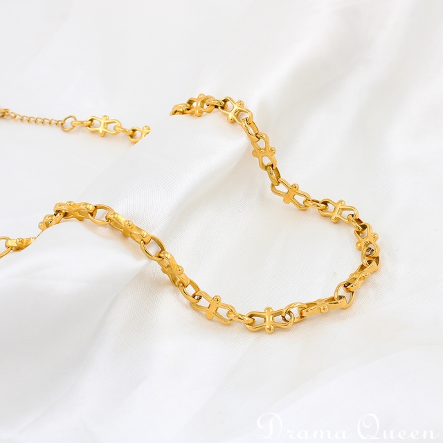 Skyler Necklace Gold