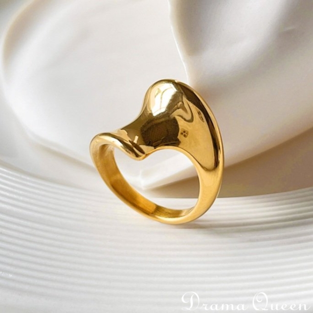 Vicky  Ring